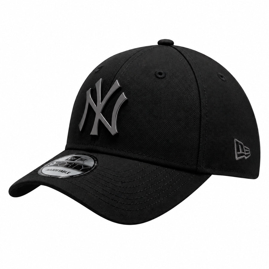 Boné Aba Curva New Era 9FORTY Metal Badge New York Yankees Unissex — Tudo preto, bandeira em cinza