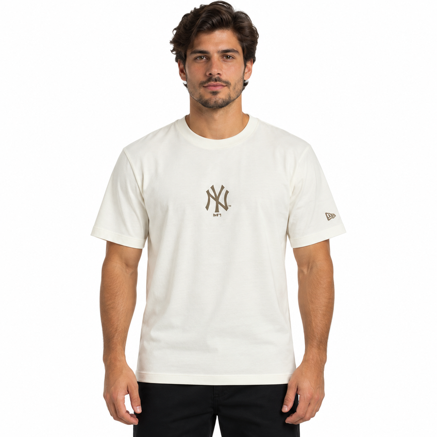 Camiseta New Era Neyyan Masculino — A bandeira bordada na manga