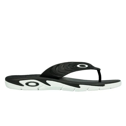 Chinelo Oakley Crowd