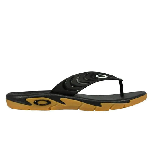 Chinelo Oakley Crowd