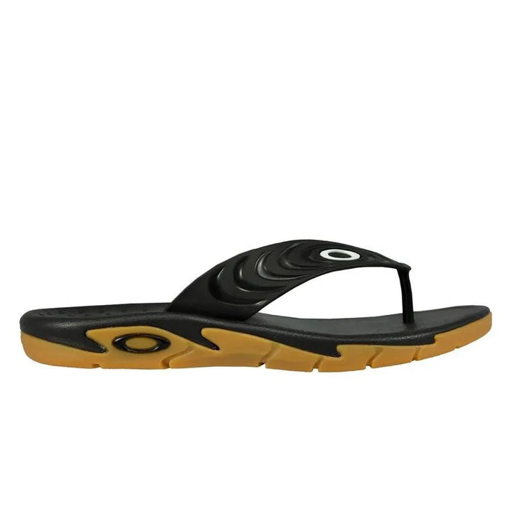 Chinelo Oakley Crowd