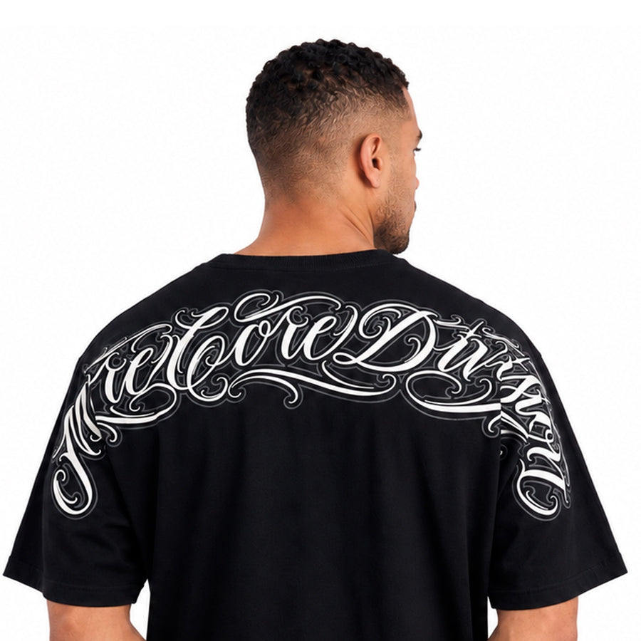 Camiseta Mcd Caligraffiti Masculino — A frase atravessa as costas inteiras