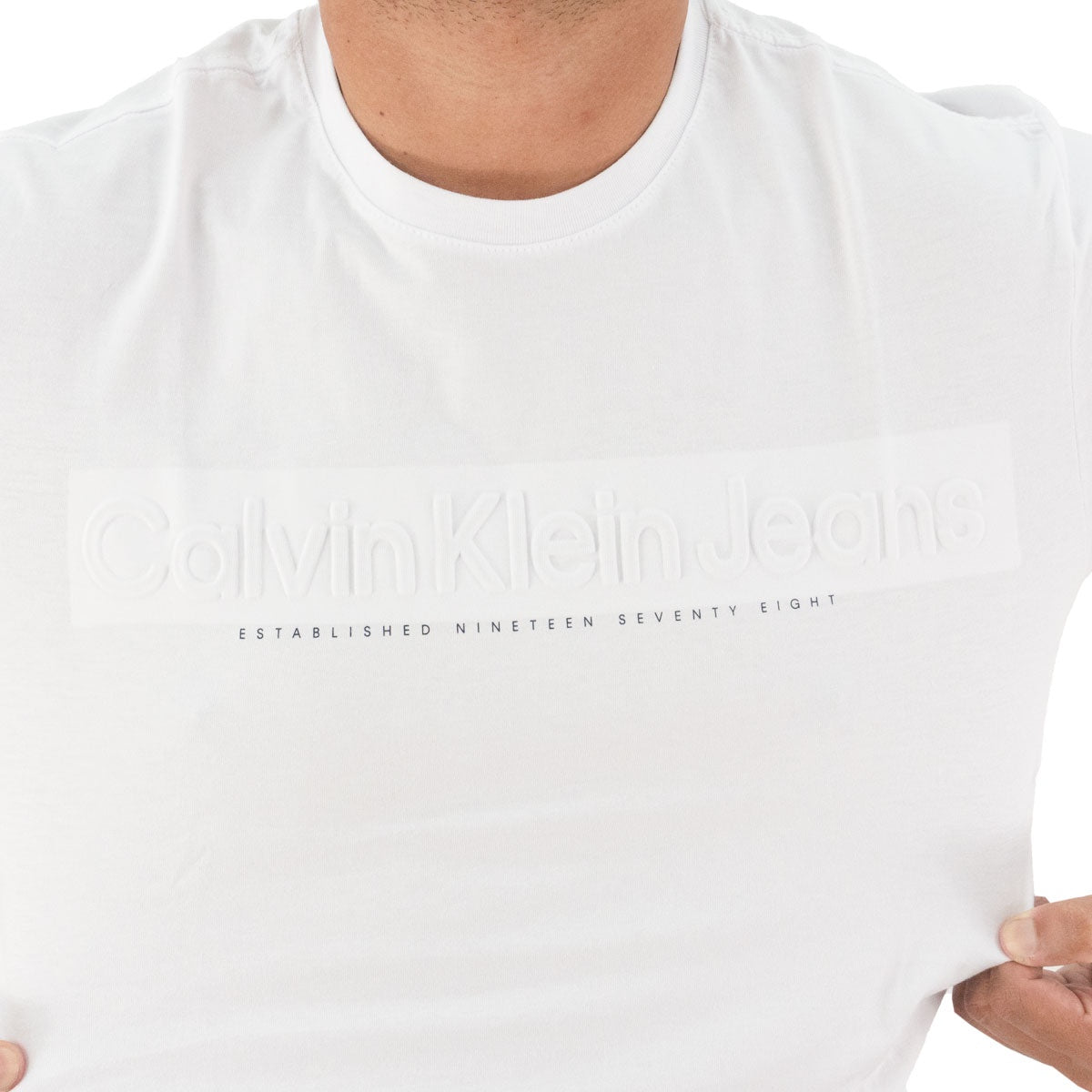 Camiseta CKJ Embossed