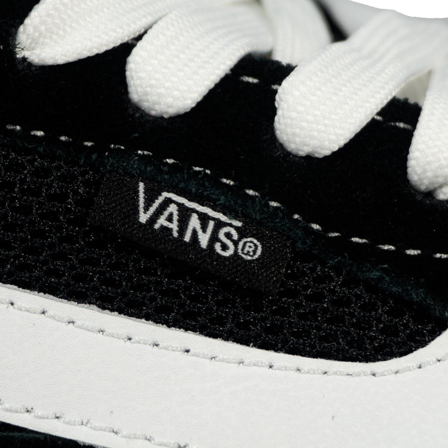 Tênis Vans UltraRange Neo 2.0 Unissex — A faixa branca que corta o preto