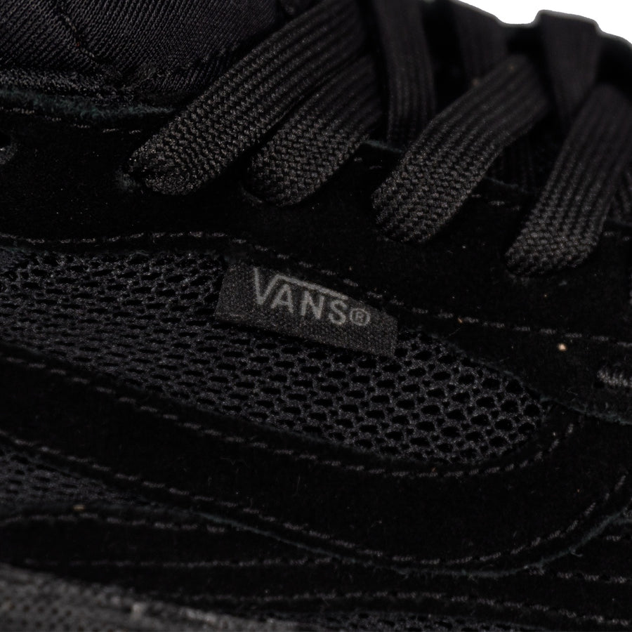 Tênis Vans UltraRange Neo 2.0 Masculino — Dois materiais lado a lado, no mesmo preto